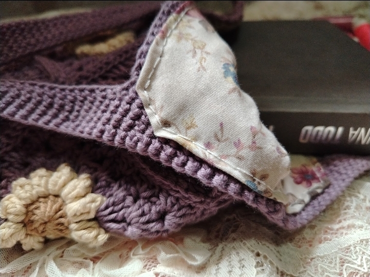 find joy in handmade - daisy granny square tote bag with printed cream lining