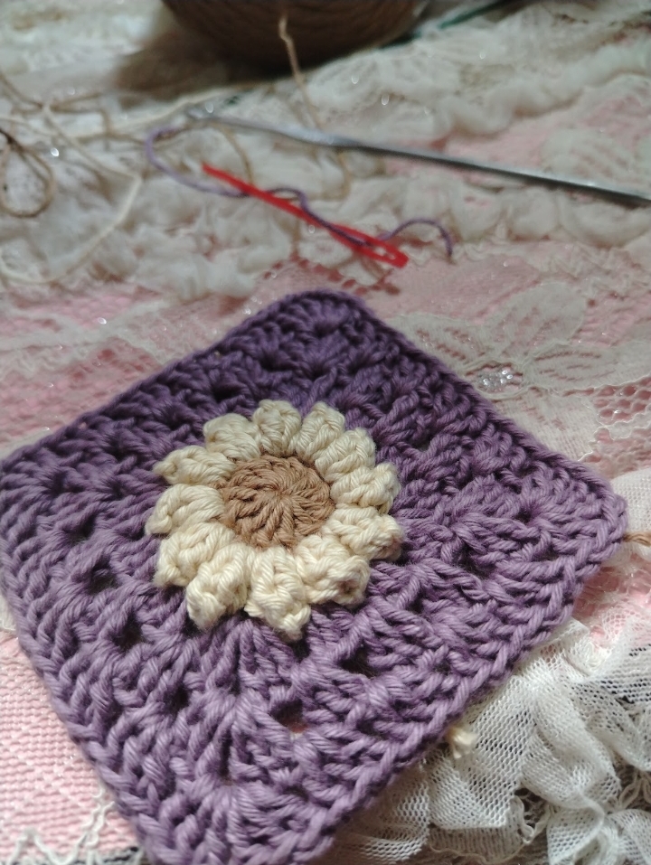 find joy in handmade - daisy granny square