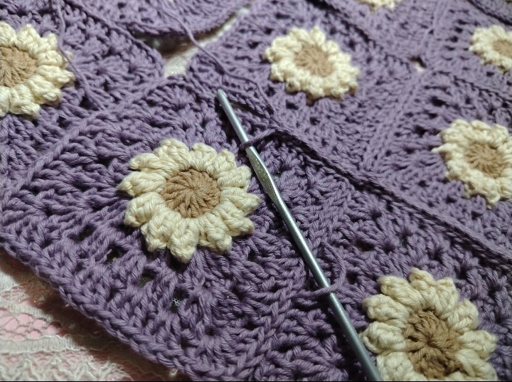find joy in handmade - weaving daisy granny squares